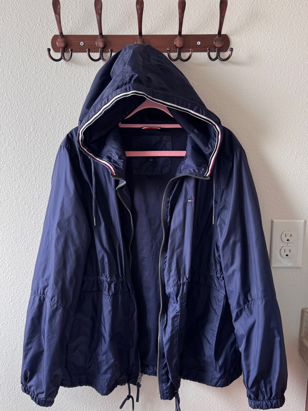 Tommy Hilfiger women’s Navy Hooded Windbreaker Jacketi